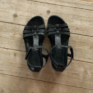 Sandaler - Säljer de här ecco sandalerna som inte är så jätteanvända, de är väldigt bra kvalite och bekväma. Storlek 36. Orginalpris var 1300 kr💞