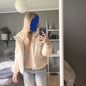 Jacka - Tjock vinterjacka, aldrig använd, köpt i vintras❤️ säljer för 250 exkl frakt ❤️