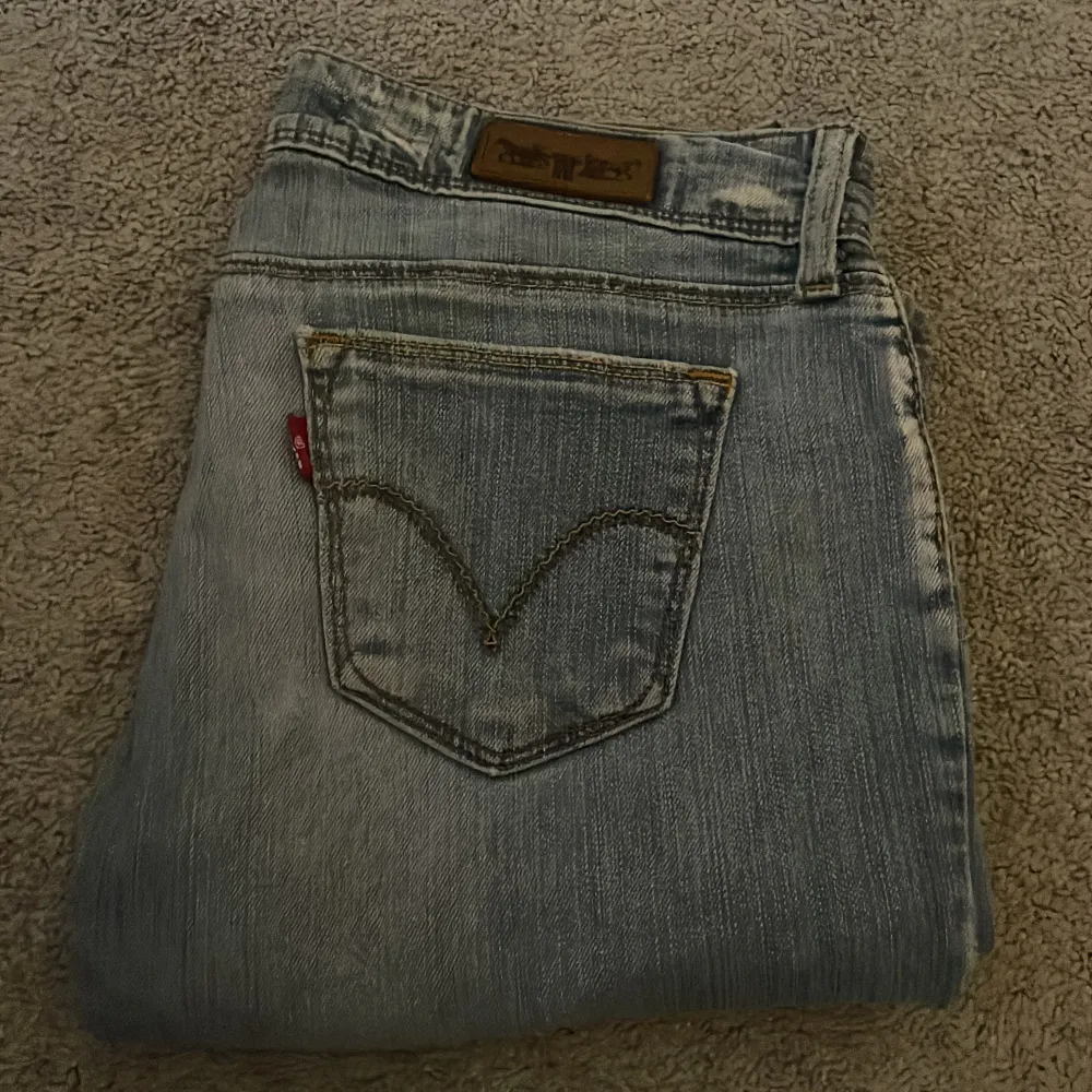 Super fina låg midjade jeans från Levis, så fin passform. 29&32. Jeans & Byxor.