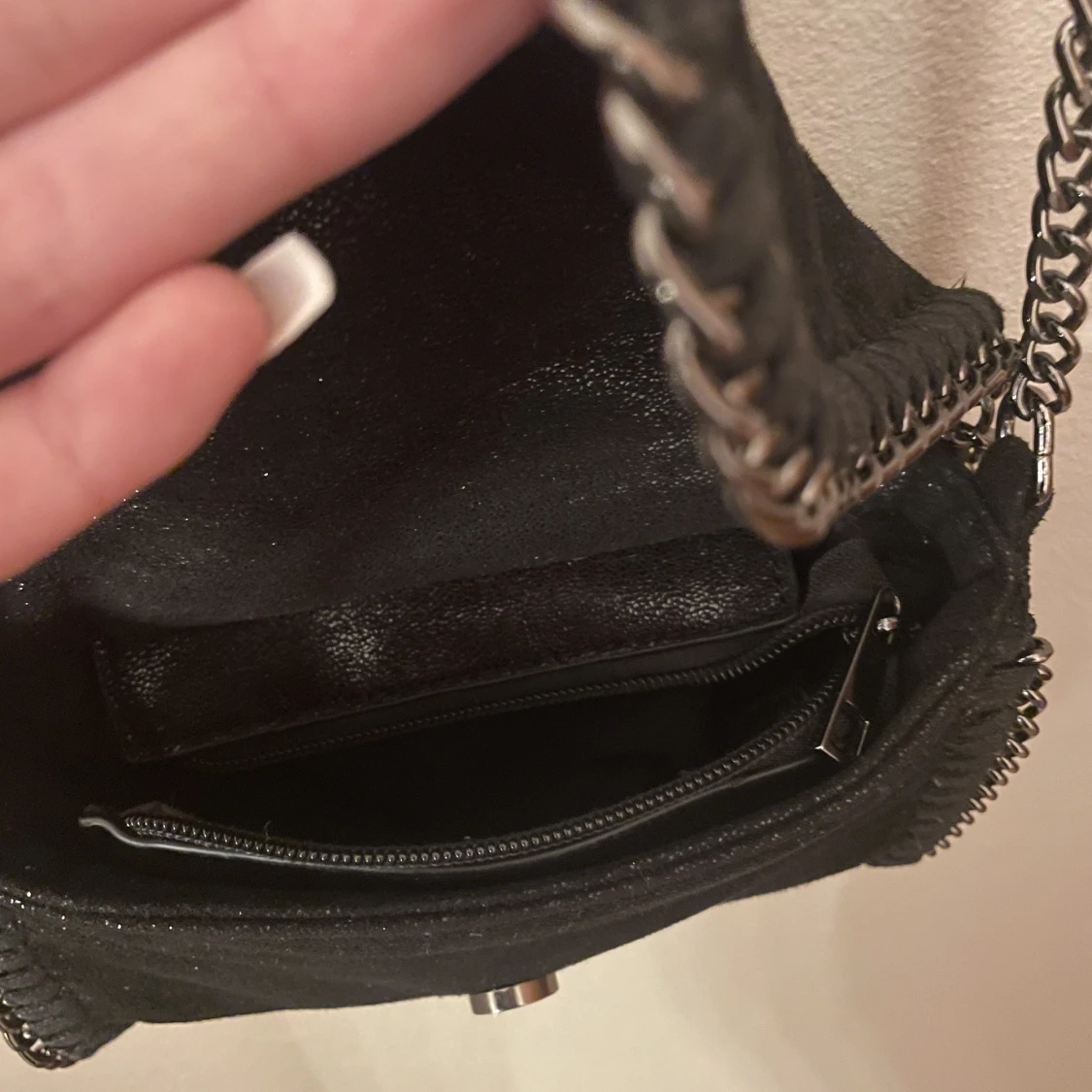 Svart glittrig kedjeväska  - 91