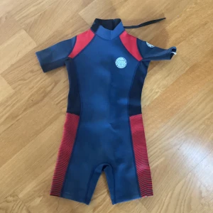 Våtdräkt barn  - Våtdräckt shorty, Ripcurl, storlek 10, 1,5 mm tjock.