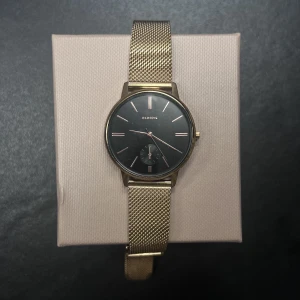 Klocka parfois roseguld  - Fin armbandsklocka i bra skick med justerbart band. Asken ingår, nypris 640 kr 