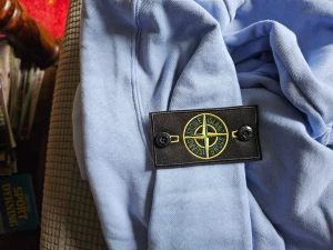 Stone island sweater - Nyskick, lite smal för mig 186cm/110kg korvskinn men passar. 