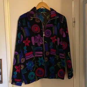 80s bomberjacka - Retro bomberjacka i jättefint skick. Jättefin till ett par jeans och vitt linne