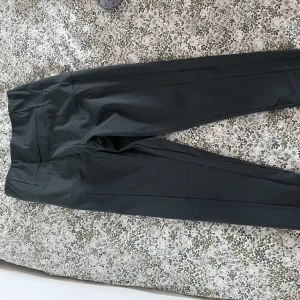 Träningsthights - Dåliga bilder så bara att be om fler om ni vill ha :) väldigt sköna, gröna träningstights från oysho