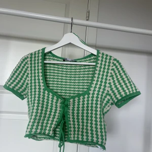 Zara topp - Topp från zara använd 1-2 gånger! Mycket bra skick! 