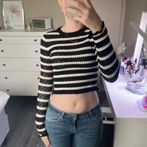 Tröja  - Jöttefin tröja ifrån Zara använd typ 3 gånger.
