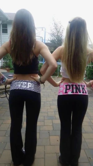 SÖKER PINK YOGA PANTS - Hej! Jag söker pink yoga pants. Gärna i storlek S men M fungerar med då jag är lång. Hör av dig om du har ett par pink Victoria secret yoga byxor.  💓💓