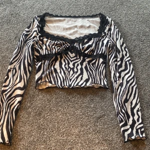 Zebra tröja - Riktigt skönt material och det känns inte billigt även fast den e från shein