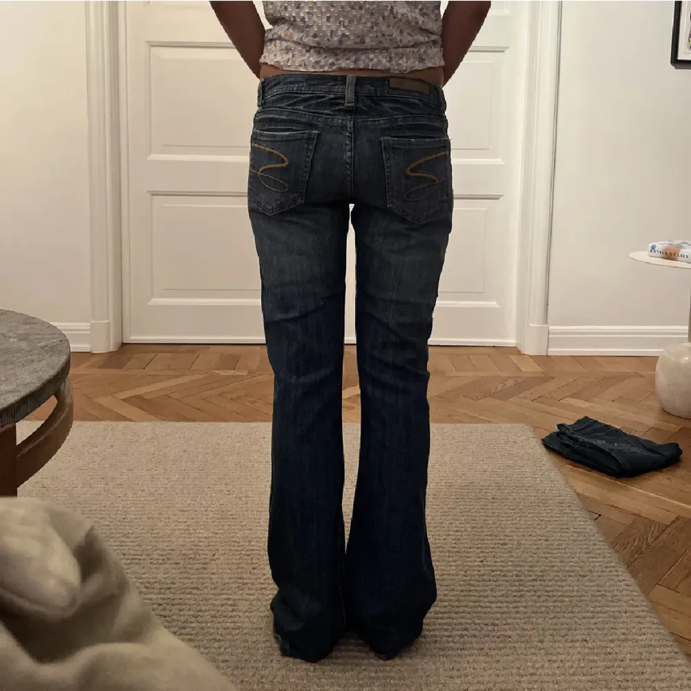 Perfekta Lågmidjade jeans Midjemått:80  Innerben:84. Jeans & Byxor.