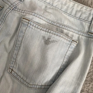 Armani jeans - Säljer ett par jätte fina Armani jeans som inte kommer till användning därav att dom är för små, super fint skick använd få tal gånger. Tryck inte på köp nu