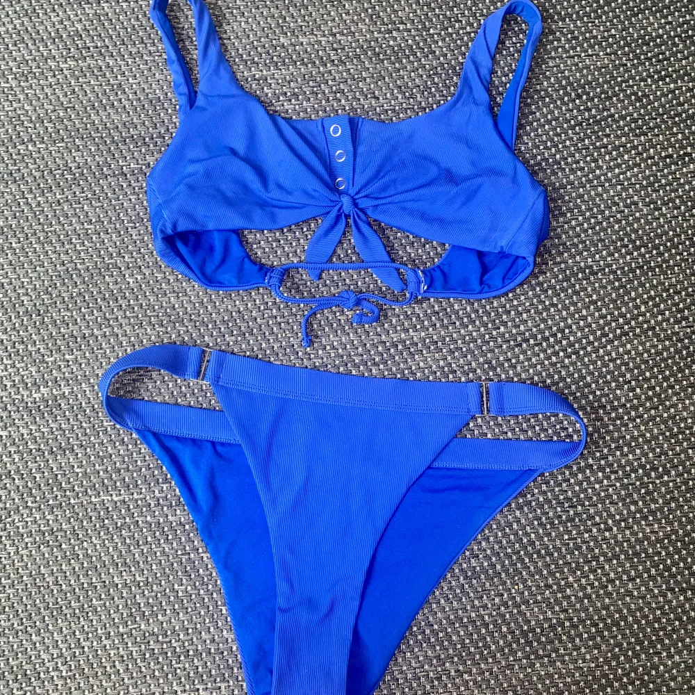 Supersnygg koboltblå bikini, aldrig använd - endast provad. Passar strl 36-38. Kan ta fler bilder om så önskas! 🌻. Övrigt.