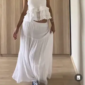 Säljer denna super snygga kjolen ifrån strandivarius i st S. Han en i vit och en i svar. Säljer då de aldrig kommit till använding. Säljer för 200kr styck 🪩 💋 ⚡️ 
