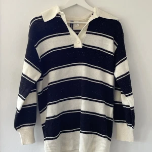 Stickad randig tröja - Stickad randig tröja, sitter löst