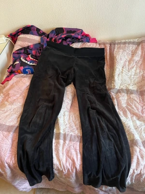 Mjukis - Använda några gånger, lågmidjande passar som storlek M fast de e storlek S