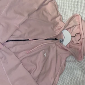 Gymshark Cropped Hoodie - Använde aldrig den för att den var för stor, storlek M. 