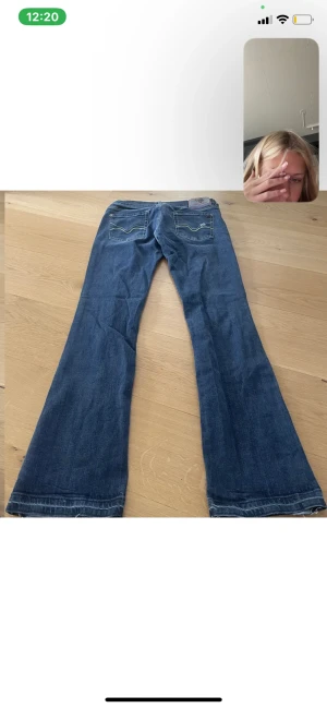 replay jeans  - söta jeans som inte passade mig dem är i bra skick om jätte söta hör av dig vid frågor och måtten står på sista bilden❤️