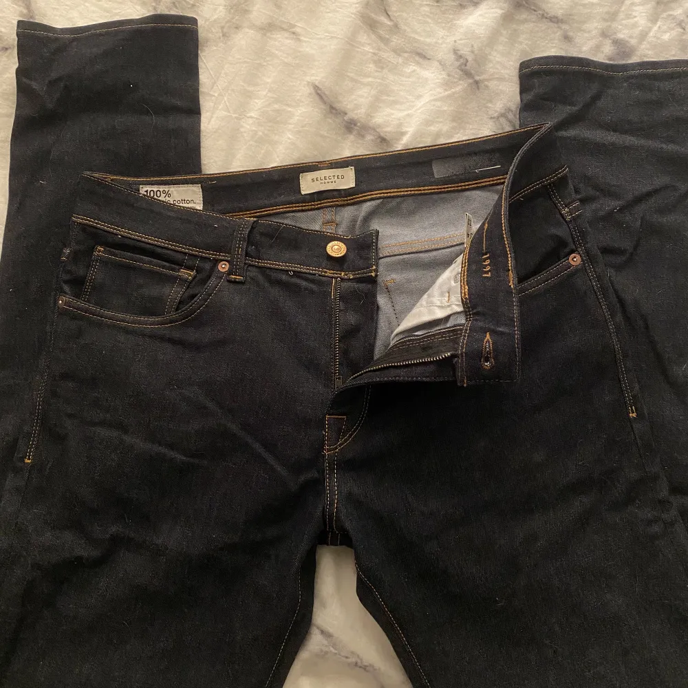 Mörkblåa jeans, inga defekter. Pris kan diskuteras. Jeans & Byxor.