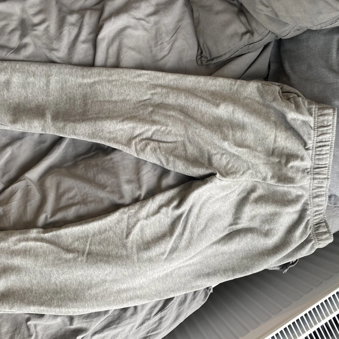 Grå nike mjukisbyxor  - 90