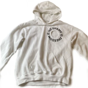 Hoodie - Den är vit men ser beige ut på bilden