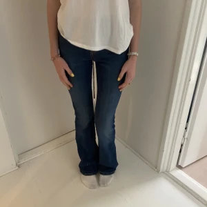 Blå jeans  - Jätte snygga flaire jeans💗