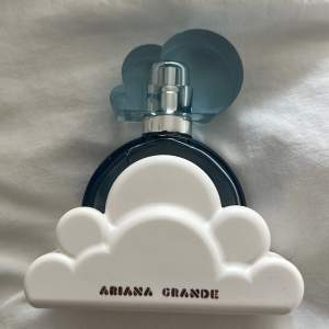 Ariana Grade cloud parfym som jag endast har testat. Ny pris 495kr!
