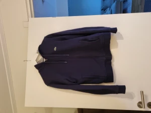 Blå hoodie - Dragkedja i fickorna. Fint skick. 