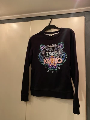Kenzo  - Äkta kenzo tröja. Kan tänka mig gå ner i pris vid snabb affär 