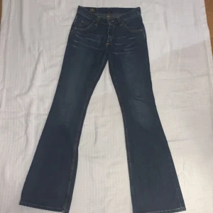 Lee jeans - Sälje ett par sjukt snygga Lee jeans som aldrig kommit till användning då dem är lite långa för mig! Storlek 26/33