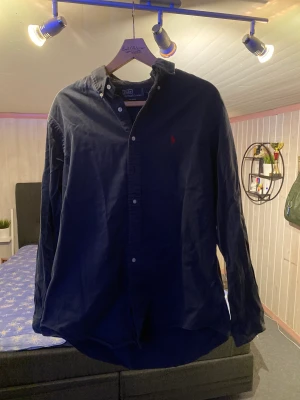 Ralph lauren skjorta - Säljer denna Ralph lauren skjorta då den är för liten, köpt för 1200