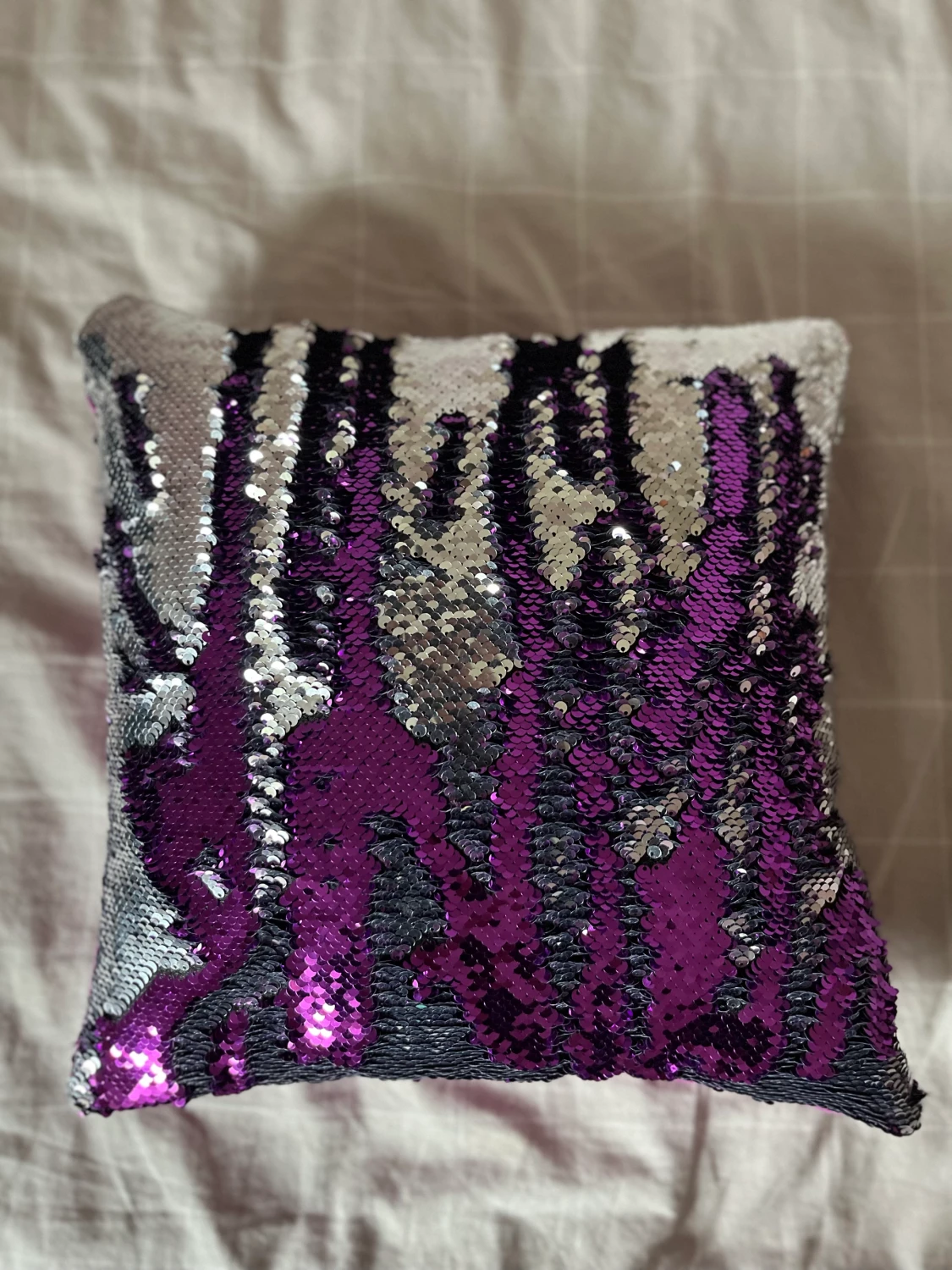 Lila & silver, Paljettkudde