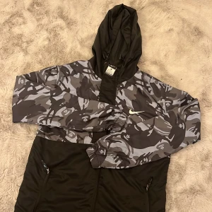 Fleece nike  - Jätte fin inga skador helt nu 