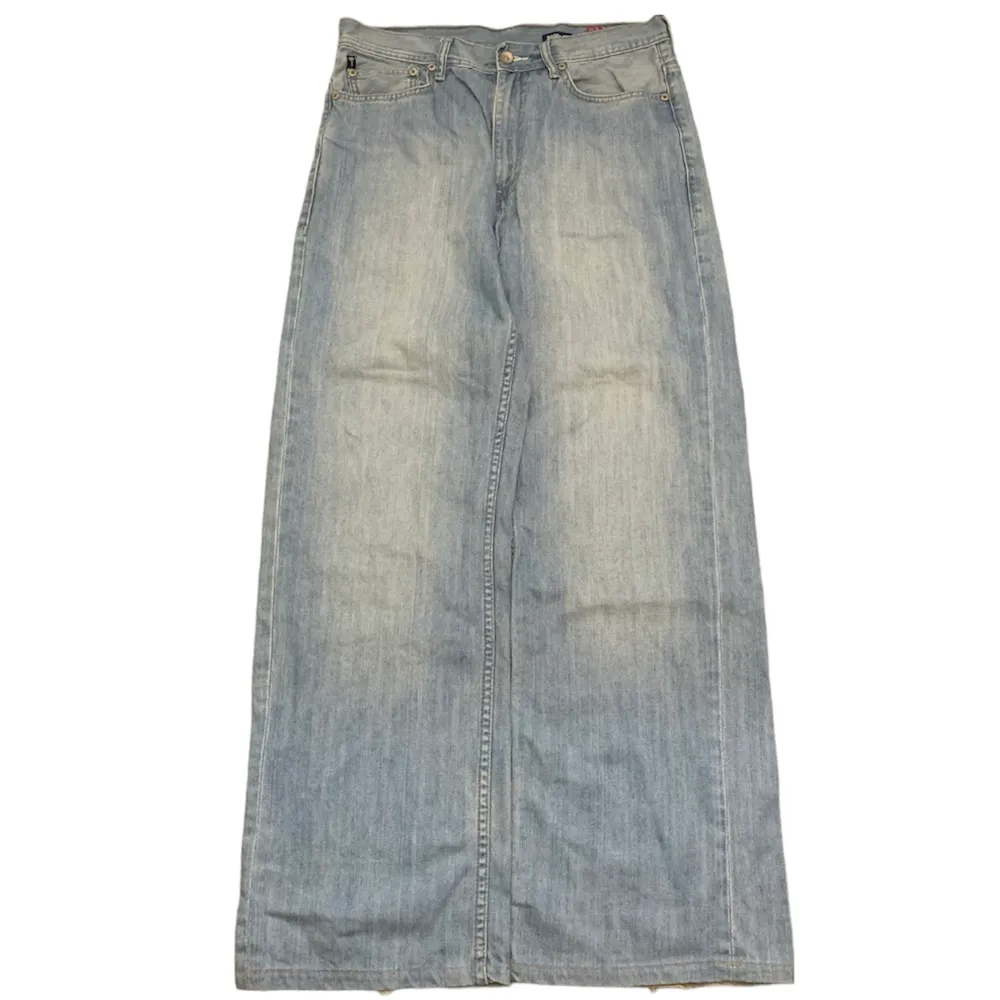 Väldigt baggy jeans från 90-tals märket Ecko. Storlek 33x34, benöppning 26cm!!. Jeans & Byxor.