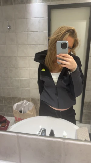 Nike tech filles  - Jag säljer pågrund av ej användning 