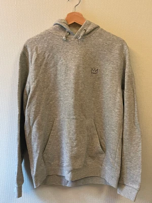 Hov1 Hoodies  - Har blivit använda väldigt få gånger. Väldigt små i storleken. 
