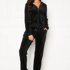 Juciy couture  - Säljer mitt juciy sätt i svart , knappt andvänd och inga defekter på den. 