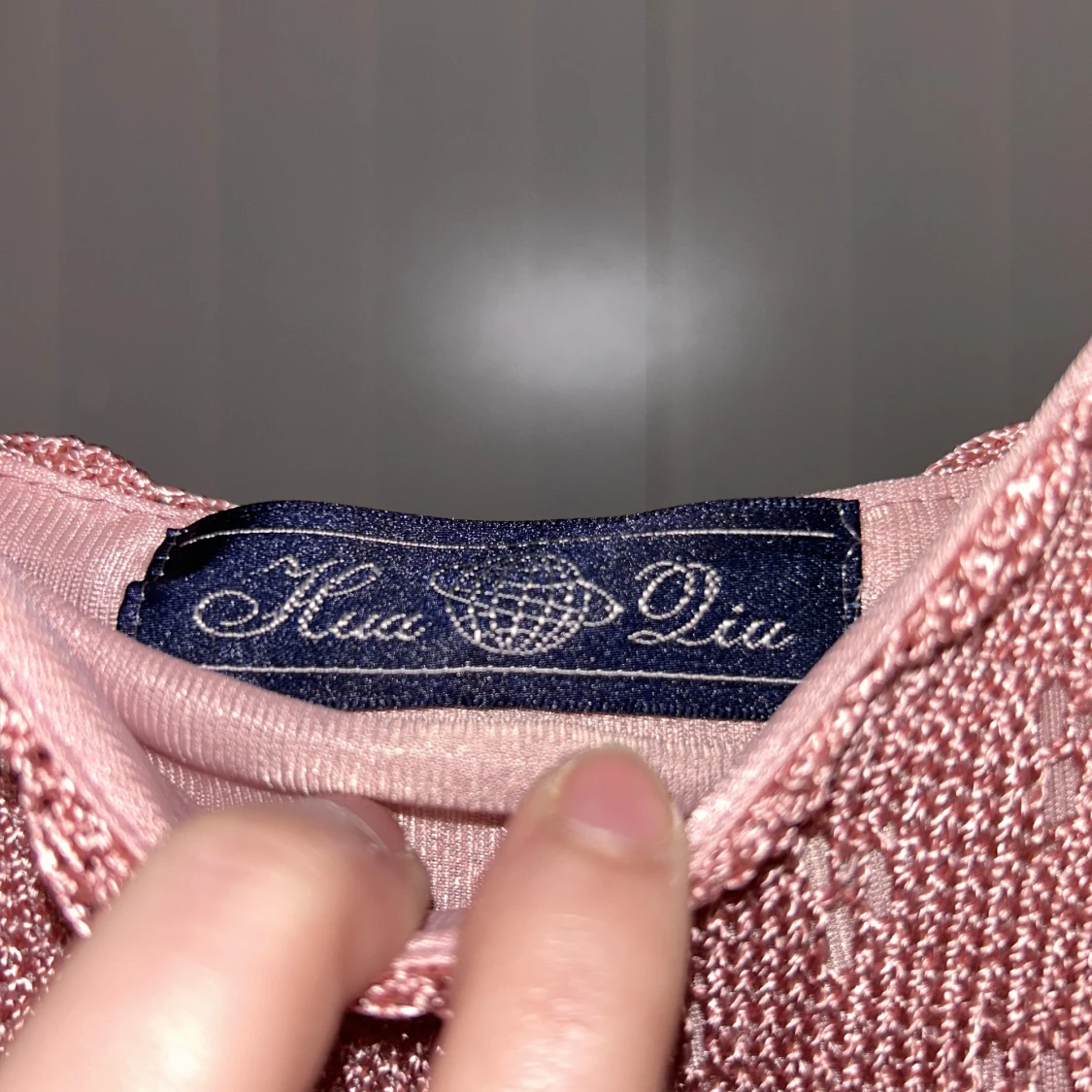 Rosa tajt klänning  - 90