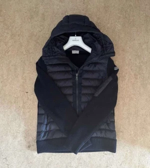 Moncler jacka - Pris diskuteras i dm 