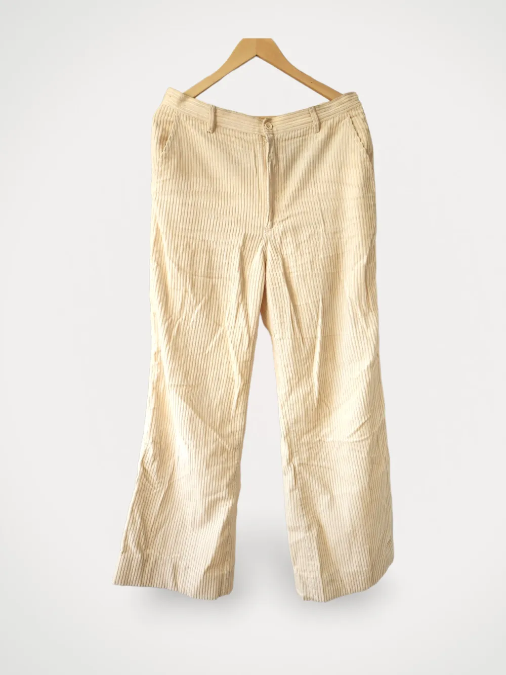 Byxor från H&M.  Storlek: 42 Material: Bomull Använd, men utan anmärkning.. Jeans & Byxor.
