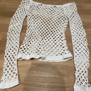 Hålig långärmad tröja - Vit hålig tröja i stretchigt material