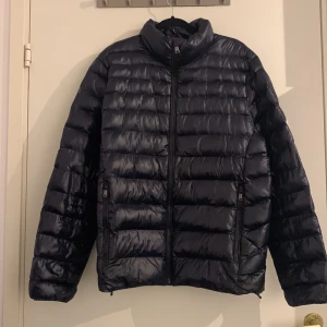 Jacka - Säljer denna Ralph lauren jackan som användes knappt och bara hängt.