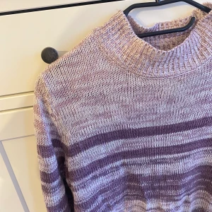 Stickad tröja  - Tunn stickad tröja 