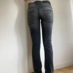 Jättefina jeans från nudie, skriv för fler bilder 💓 tryck gärna på köp nu!