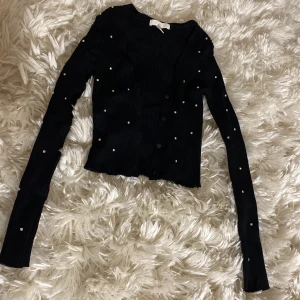 Snygg kofta - Väldigt fin och glittrig kofta bra skick! 