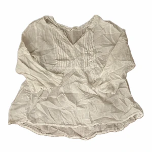 Vit Blus - Vit Blus strl M, fint skick, använd gärna köp nu!