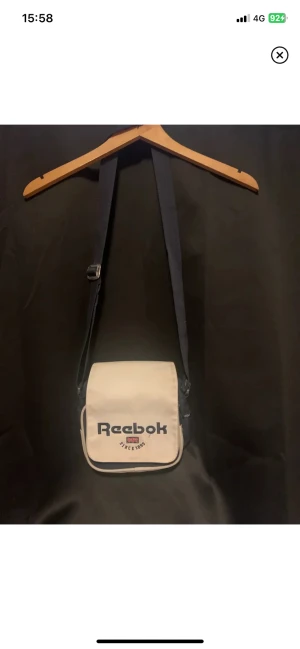 Reebok väska  - Fint skick  Pris kan diskuteras