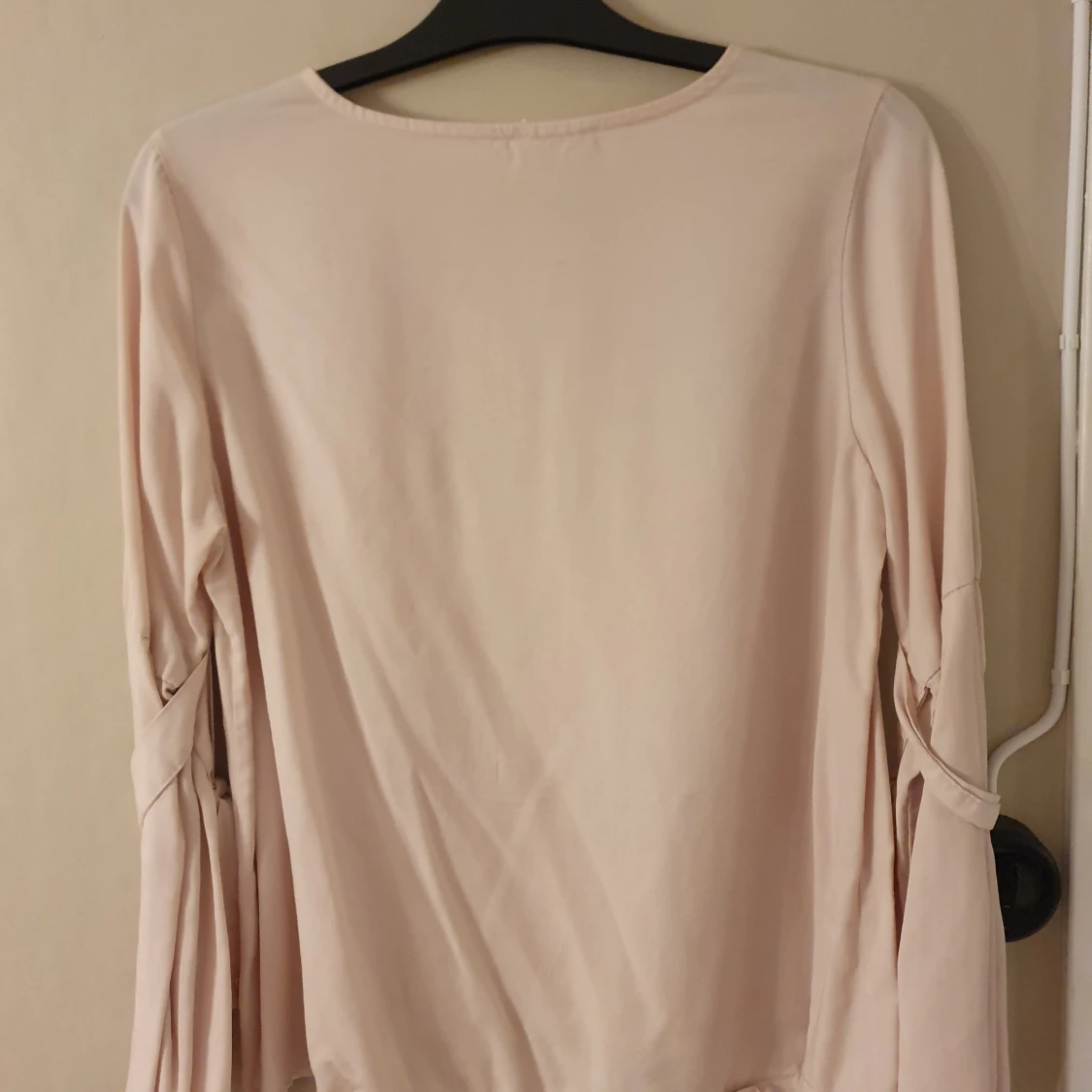 Söt rosa blus, med volangärm. Strl 38. - 90