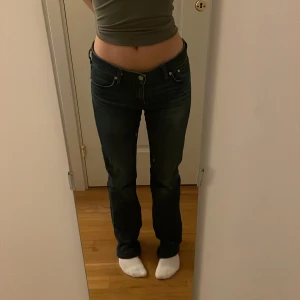 Mörkblå jeans - Säker dessa superfina crocker jeansen💞