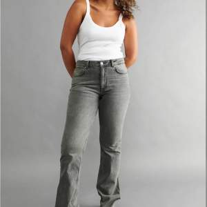 aldrig använda så i mycket fint skick, i storlek 36💘 ”full length flare jeans”
