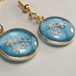 Handgjorda örhängen - Handgjrda örhängen  (Jag gjorda själv)  Material : resin / silver925